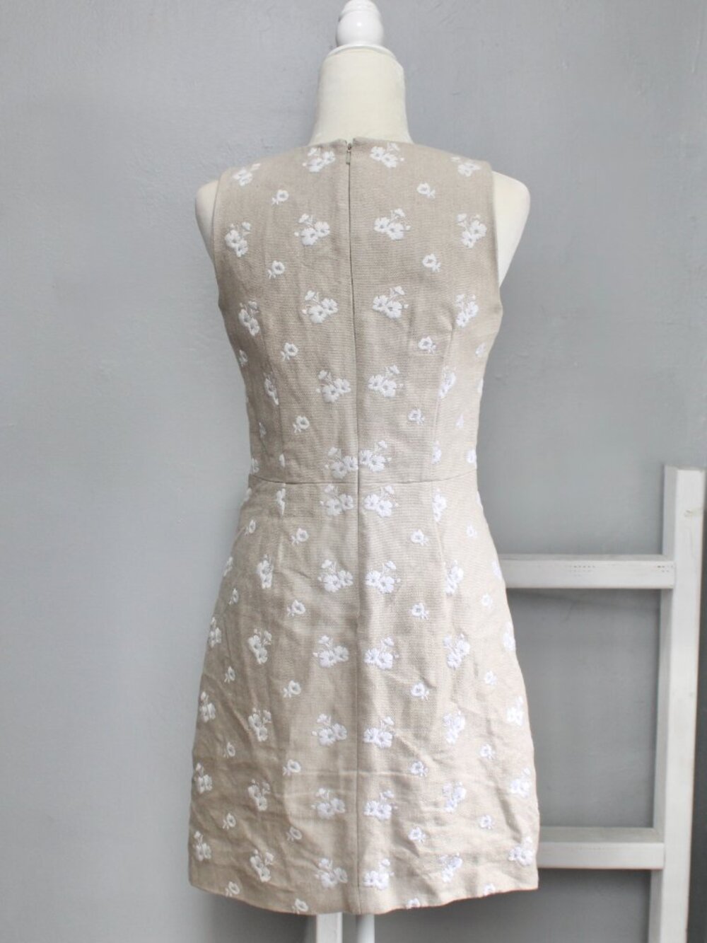 Michael Kors Linen Floral Embroider Mini Sleeveless Sheath Dress Tan White sz 2 - Picture 3 of 8